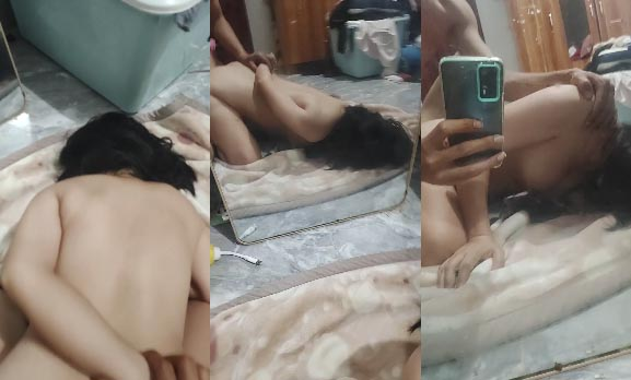 Vợ dạng chân trước gương – anh lặng lẽ tiến vào từ sau