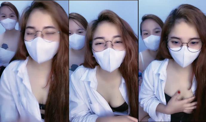 Hai em livestream kín – vừa show vừa rên nghẹt thở (Part 1)